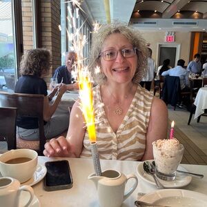 Meet your Posher, Elisa